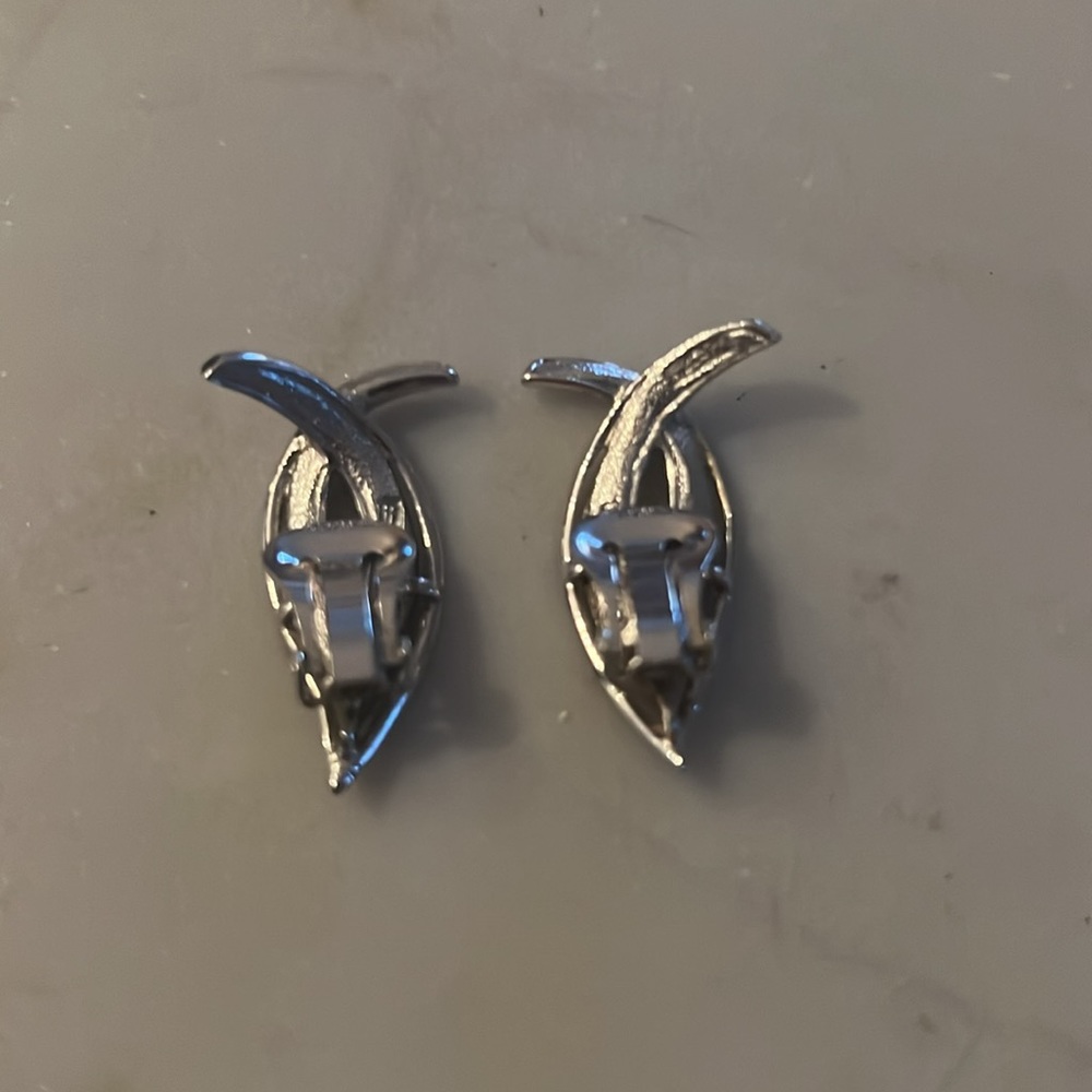 Boucher Silver Clip Earrings Vintage - Picture 2 of 6